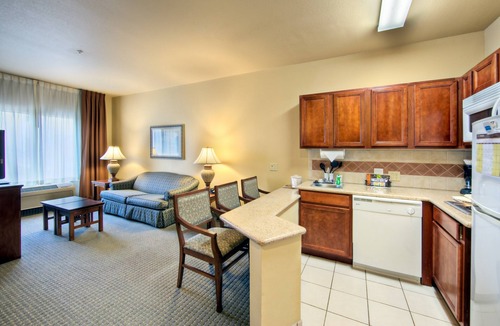 Laredo Condo | King Suite Near LRD | Free Breakfast, Pool & Hot Tub Access