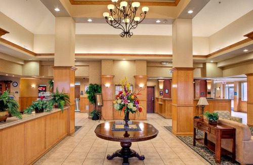 Laredo Condo | King Suite Near LRD | Free Breakfast, Pool & Hot Tub Access