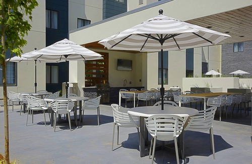 Briarwood Condo | King Suite Near Medical Center. Free Breakfast Buffet.