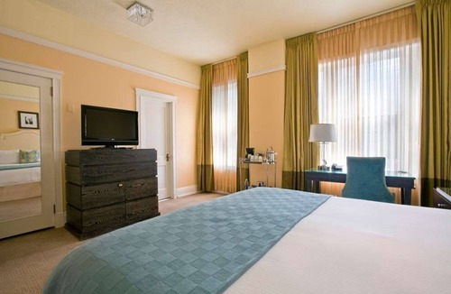 Goose Hollow Apartment | King Suite Near Shops & Eats | Pet-Friendly