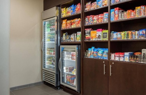 Franklin Park Apartment | King Suite - Non-Smoking
