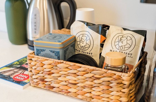 Northside House | King Suite - North Shore - Gigabit Internet