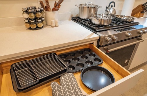 Northside House | King Suite - North Shore - Gigabit Internet