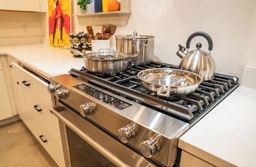 Northside House | King Suite - North Shore - Gigabit Internet