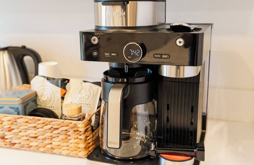 Northside House | King Suite - North Shore - Gigabit Internet