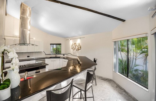 Kaneohe Villa | King Suite Oasis: Unwind with Jacuzzi & Bay Views (Unit B)