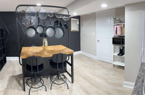 Eastwick House | King Suite oasis