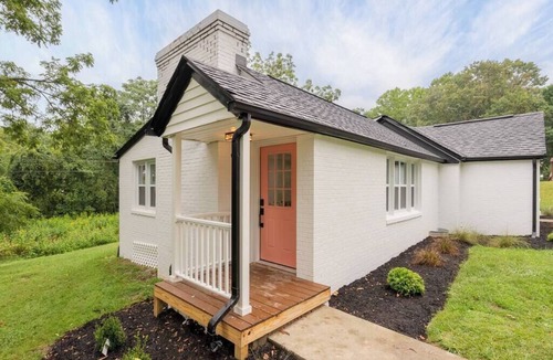 Blacksburg Villa | King Suite ~ Peaceful Setting