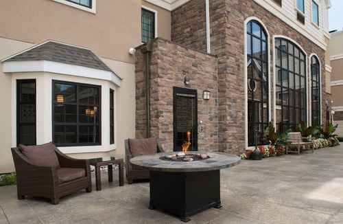 North Wales Condo | King Suite | Pool, Whirlpool access!