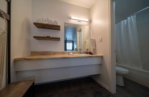 Eureka Springs Historic District Hotel | King Suite Room #14 at Glory Dayz!