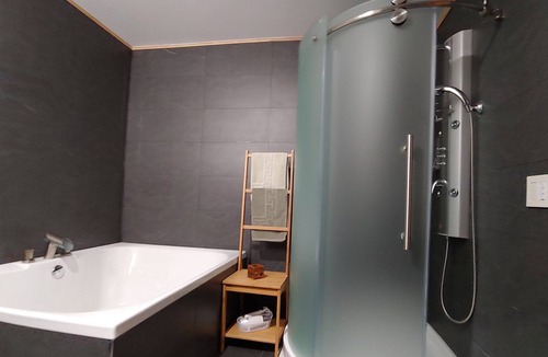 Spring Green Hotel | King Suite - Soaking Tub and Fireplace