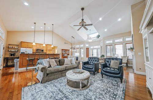 Lake Ozark House | King Suite! Stay & Play Rates! Overlooking 9th fairway at Osage National!