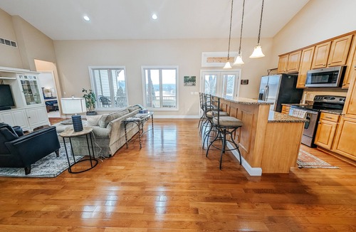Lake Ozark House | King Suite! Stay & Play Rates! Overlooking 9th fairway at Osage National!