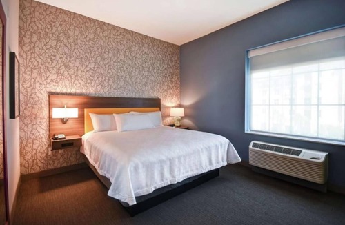 Jekyll Island Hotel | King Suite w/Balcony | Ocean View | 3.2 mi to Summer Waves Water Park
