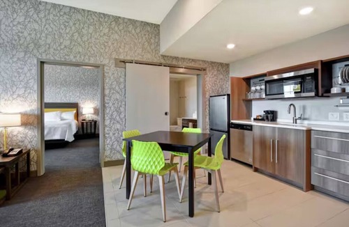 Jekyll Island Hotel | King Suite w/Balcony | Ocean View | 3.2 mi to Summer Waves Water Park