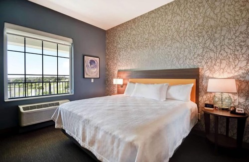 Jekyll Island Hotel | King Suite w/Balcony | Ocean View | 3.2 mi to Summer Waves Water Park