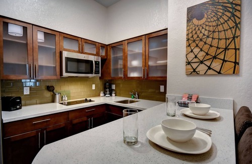 Holland Apartment | King Suite w/Pool & Breakfast | Near Downtown