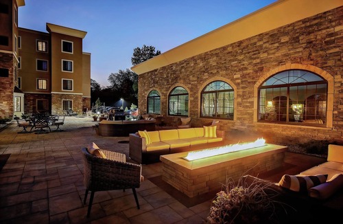 Holland Apartment | King Suite w/Pool & Breakfast | Near Downtown