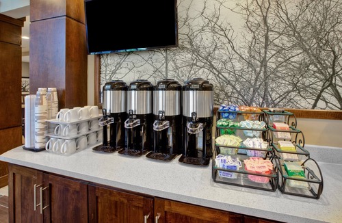 Benton Harbor Condo | King Suite w/Private Bedroom & Free Breakfast