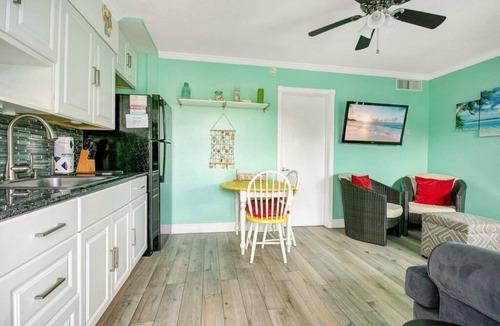 Bay Esplanade Condo | King Suite with bath