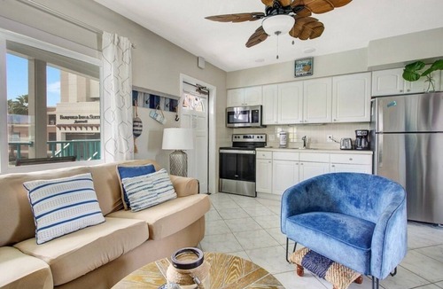 Bay Esplanade Condo | King Suite with bath