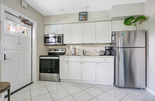 Bay Esplanade Condo | King Suite with bath