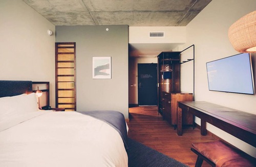 Travis Heights Hotel | King Suite with Soaking Tub & Balcony in Austin