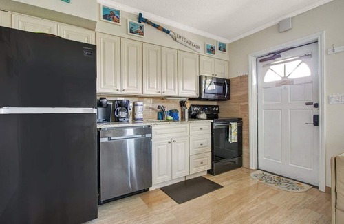 Bay Esplanade Condo | King Suite with water view