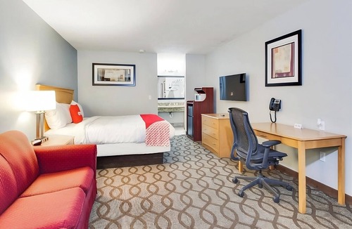 Ingleside Hotel | King Unit w/Free Breakfast + Pool Near Nature Preserve