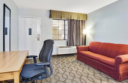 Ingleside Hotel | King Unit w/Free Breakfast + Pool Near Nature Preserve