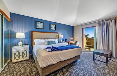 Bodega Bay Hotel | King Vaulted Ceiling Room with Ocean View