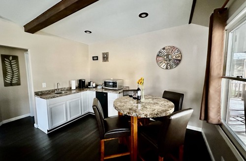 Blowing Rock Hotel | King Villa Suite on Main St