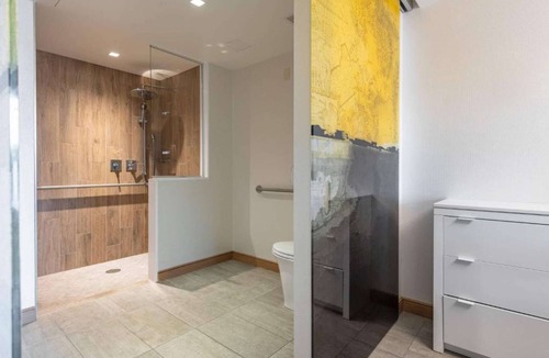 Seaport District Hotel | King w/Harbor View + On Site Dining & Rooftop Bar