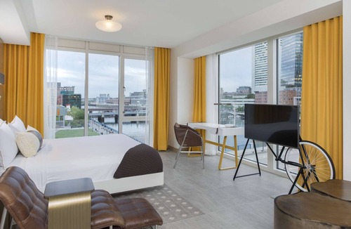 Seaport District Hotel | King w/Harbor View + On Site Dining & Rooftop Bar