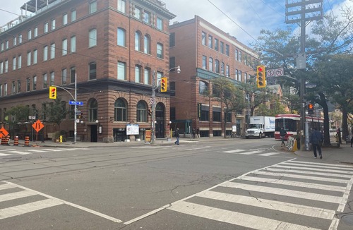 Wellington Place Apartment | King West loftnShort term contact host