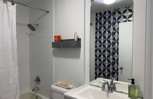 Wellington Place Apartment | King West loftnShort term contact host
