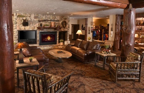 Onalaska Hotel | King Whirlpool Room | Heated Pool & Free Breakfast | 4mi to Lake Onalaska