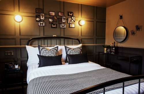 Wilmslow Hotel | King William Rooms