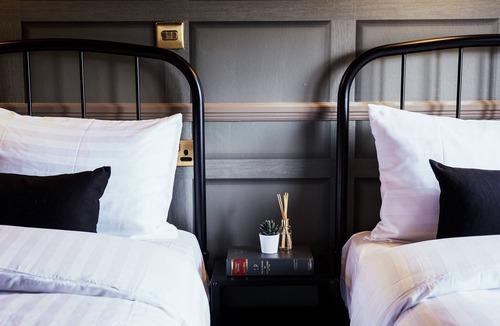 Wilmslow Hotel | King William Rooms