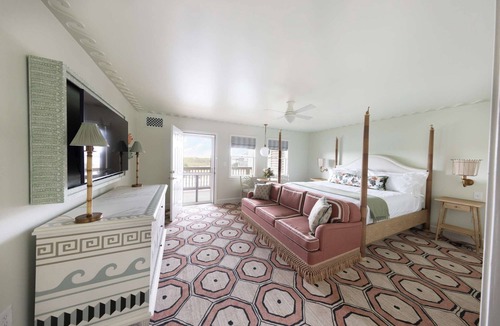Duck Hotel | King with Direct Pool Access + Restaurants & Spa