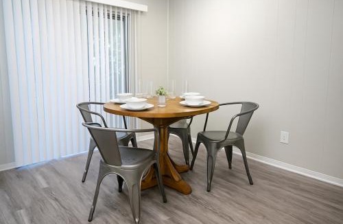 Sherman Apartment | KINGbed A plus location A plus for workers LongStayDiscount