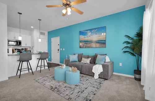 Orange Park Apartment | KingBed Luxe SaltPool Gym Work Friendly FastWifI