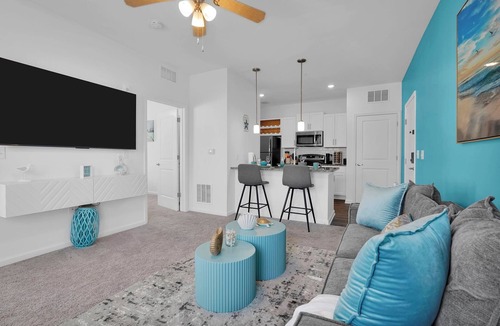 Orange Park Apartment | KingBed Luxe SaltPool Gym Work Friendly FastWifI