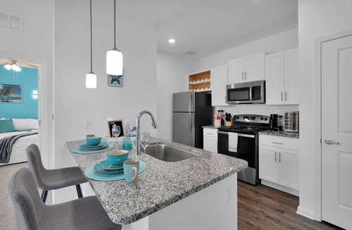 Orange Park Apartment | KingBed Luxe SaltPool Gym Work Friendly FastWifI