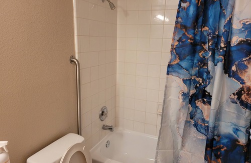 Atascocita House | KingBeds 4-BRM Health/Wellness handicap home w gym