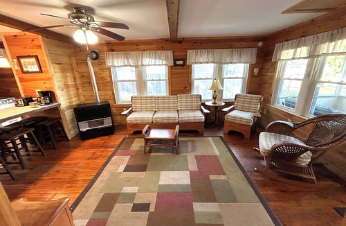 Moon Lake Cottages Cabin | Kingfisher Cottage