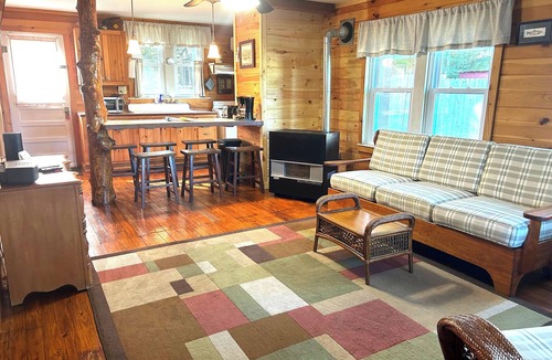 Moon Lake Cottages Cabin | Kingfisher Cottage