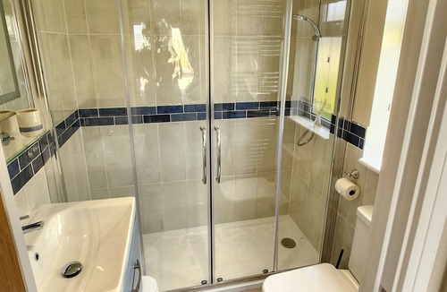 Holworth Ski Chalet | Kingfisher - Creek Caravan Park Ringstead