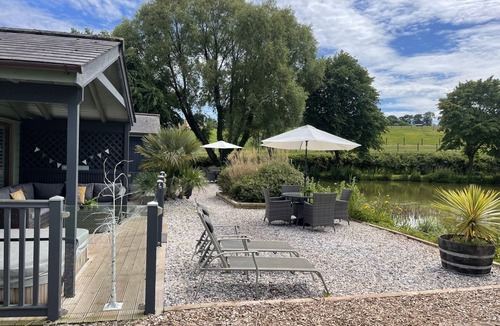 Exeter Cabin | Kingfisher Lodge - Private Hot Tub & Parking