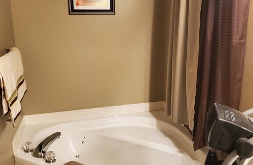 State Park House | KingQueen Suite 113